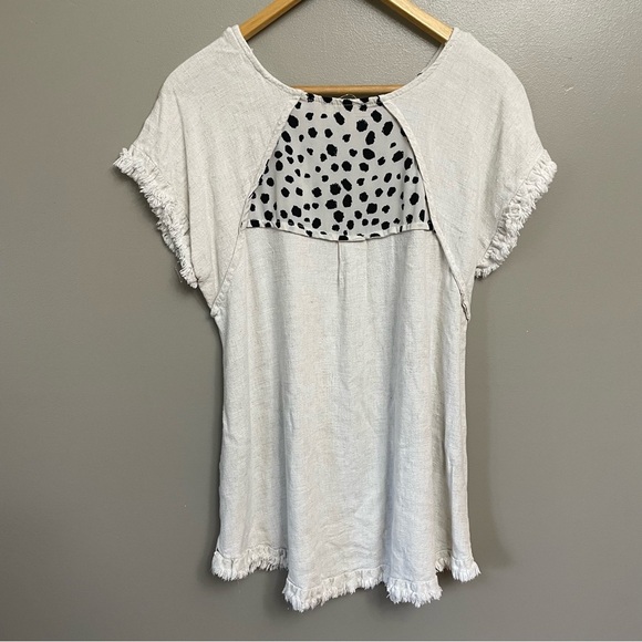 Umgee Linen Blend Frayed Edge Short Sleeve Top Size Small cream black dot - Picture 2 of 7